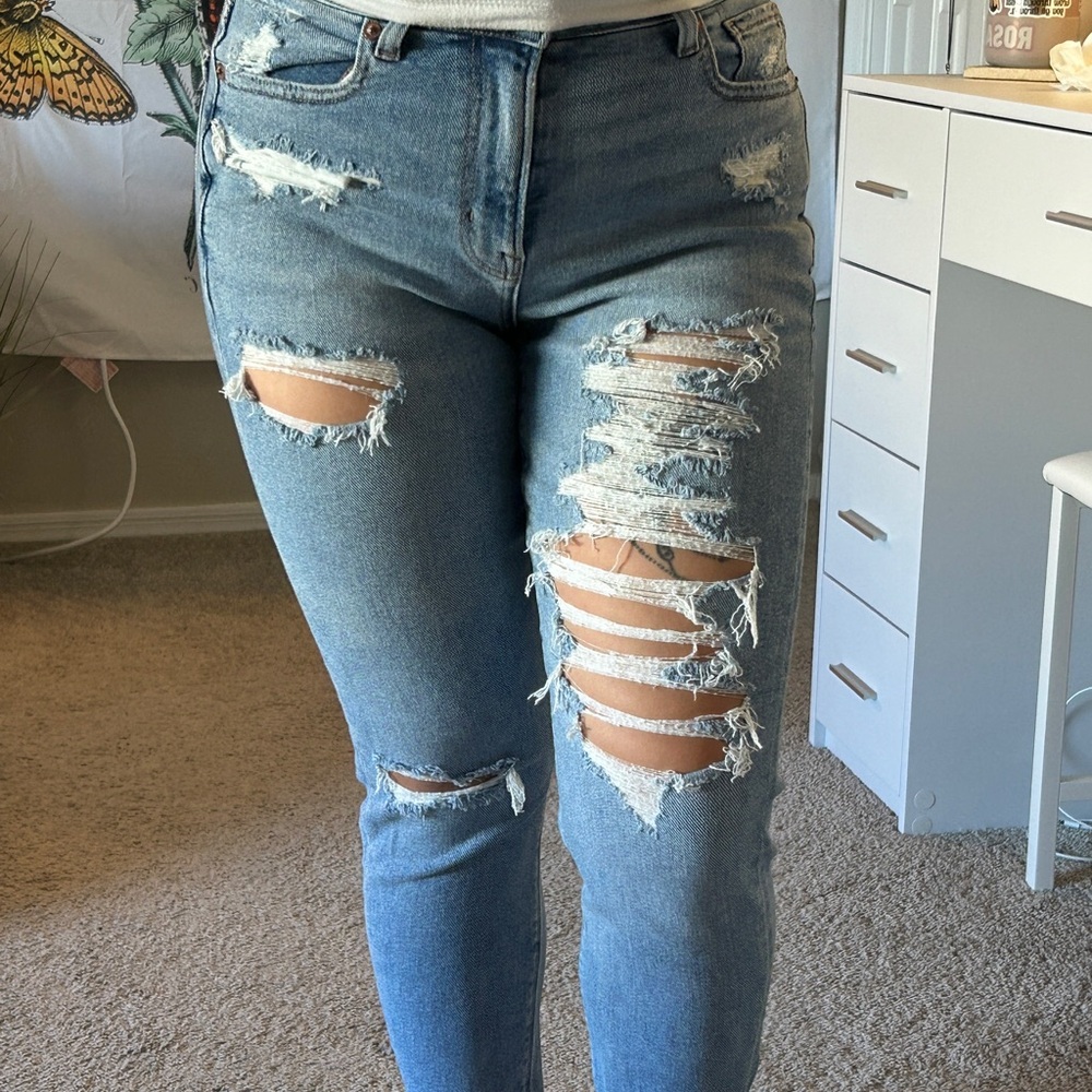American Eagle distressed mom jean